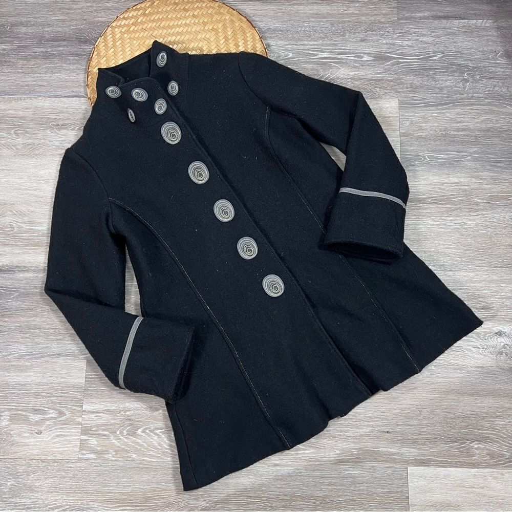 Icelandic design black‎ wool art to wear swing coat